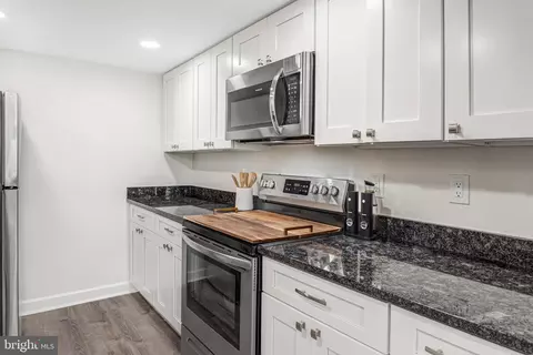 Kitchen - 2454 Kilpatrick Pl, Dumfries, VA 22026 photo 2 of 3