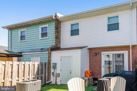 Exterior - 2454 Kilpatrick Pl, Dumfries, VA 22026 photo 4 of 5