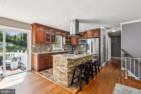 14709 Dunbar Ln, Woodbridge, VA 22193