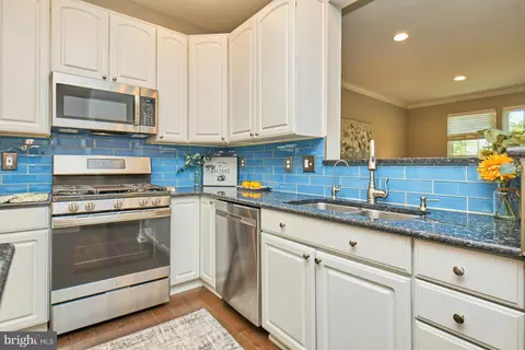 6986 Manahoac Pl, Gainesville, VA 20155 photo 13
