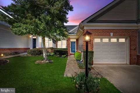 6904 Walnut Hill Dr, Gainesville, VA 20155