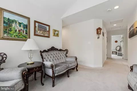 Entry Way - 3229 Riverview Dr, Triangle, VA 22172 photo 6 of 12