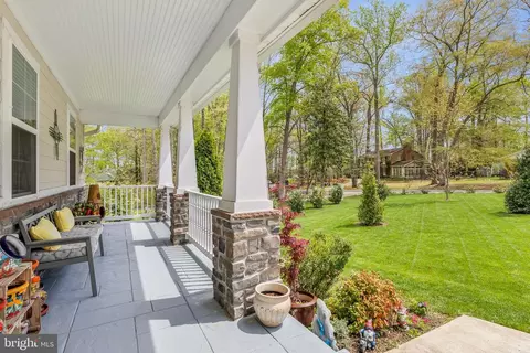 Exterior - 3229 Riverview Dr, Triangle, VA 22172 photo 3 of 30