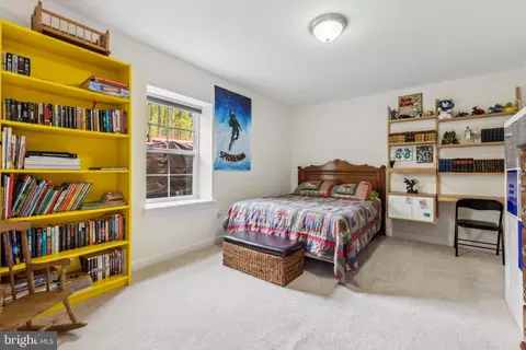 Bedroom - 3229 Riverview Dr, Triangle, VA 22172 photo 12 of 13