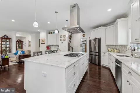 Kitchen - 3229 Riverview Dr, Triangle, VA 22172 photo 3 of 5