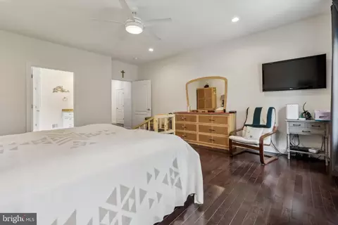 Bedroom - 3229 Riverview Dr, Triangle, VA 22172 photo 3 of 13