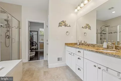 Bath - 3229 Riverview Dr, Triangle, VA 22172 photo 1 of 3