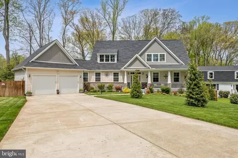 Exterior - 3229 Riverview Dr, Triangle, VA 22172 photo 2 of 30