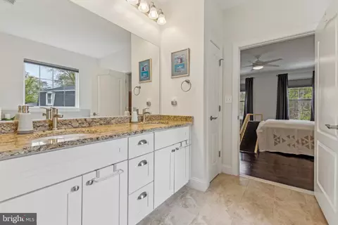 Entry Way - 3229 Riverview Dr, Triangle, VA 22172 photo 9 of 12