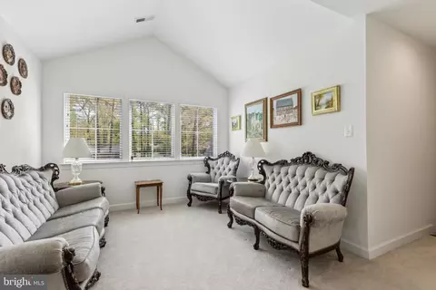 Entry Way - 3229 Riverview Dr, Triangle, VA 22172 photo 5 of 12
