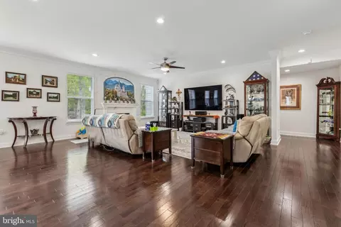 Entry Way - 3229 Riverview Dr, Triangle, VA 22172 photo 3 of 12