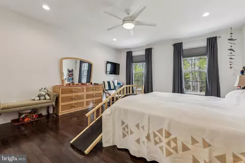 Bedroom - 3229 Riverview Dr, Triangle, VA 22172 photo 2 of 13