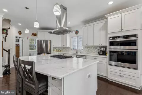 Kitchen - 3229 Riverview Dr, Triangle, VA 22172 photo 1 of 5