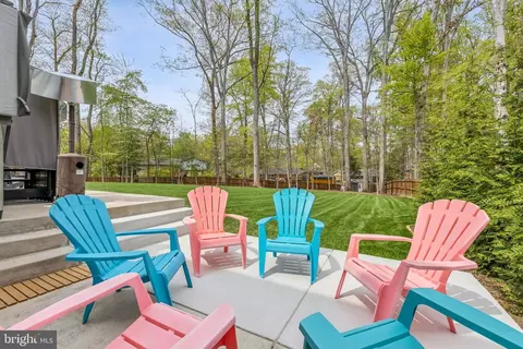 Exterior - 3229 Riverview Dr, Triangle, VA 22172 photo 8 of 30