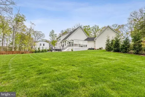 Exterior - 3229 Riverview Dr, Triangle, VA 22172 photo 16 of 30