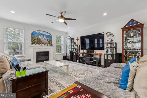 Living - 3229 Riverview Dr, Triangle, VA 22172 photo 2 of 2