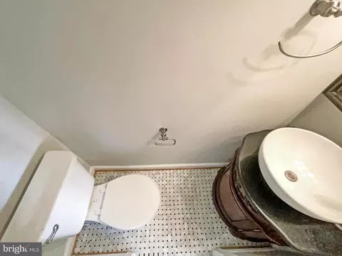 Bath - 3810 Port Hope Pt, Triangle, VA 22172 photo 2 of 5