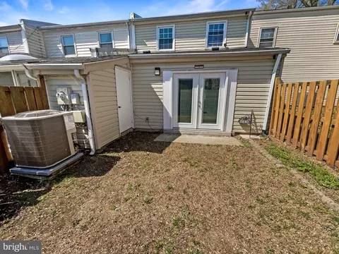 Exterior - 3810 Port Hope Pt, Triangle, VA 22172 photo 2 of 6
