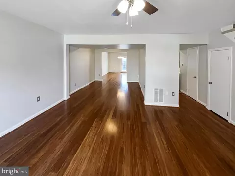 Living - 3810 Port Hope Pt, Triangle, VA 22172 photo 3 of 7