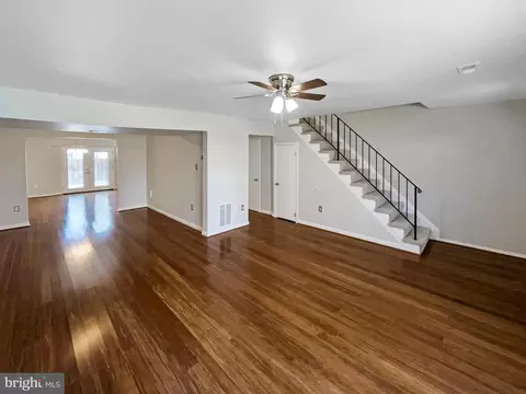 Living - 3810 Port Hope Pt, Triangle, VA 22172 photo 7 of 7