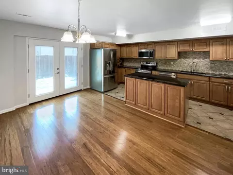 Kitchen - 3810 Port Hope Pt, Triangle, VA 22172 photo 2 of 4