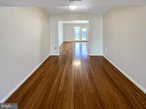 Living - 3810 Port Hope Pt, Triangle, VA 22172 photo 4 of 7