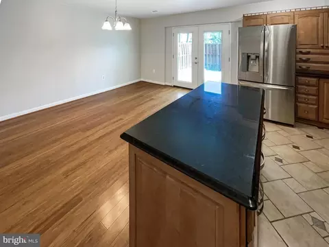 Living - 3810 Port Hope Pt, Triangle, VA 22172 photo 6 of 7
