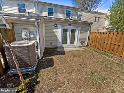 Exterior - 3810 Port Hope Pt, Triangle, VA 22172 photo 6 of 6