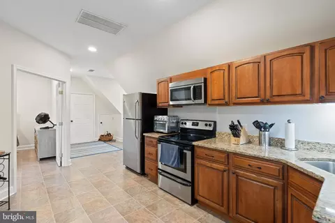 Entry Way - 4792 Maurine Ct, Gainesville, VA 20155 photo 11 of 11