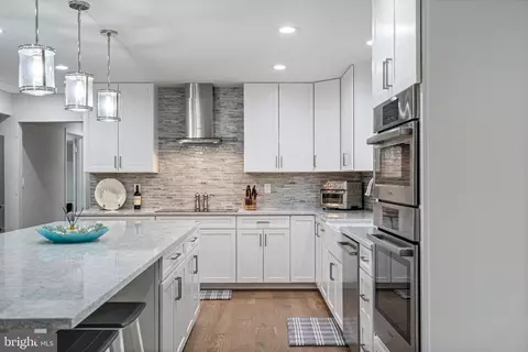 Kitchen - 4792 Maurine Ct, Gainesville, VA 20155 photo 2 of 7