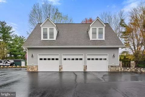 Exterior - 4792 Maurine Ct, Gainesville, VA 20155 photo 7 of 13