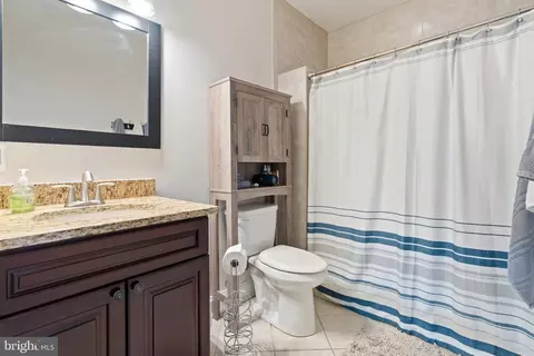 Bath - 4792 Maurine Ct, Gainesville, VA 20155 photo 8 of 8
