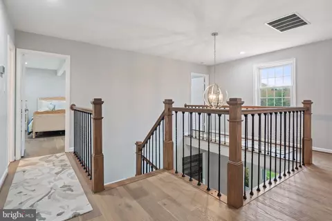 Entry Way - 4792 Maurine Ct, Gainesville, VA 20155 photo 7 of 11
