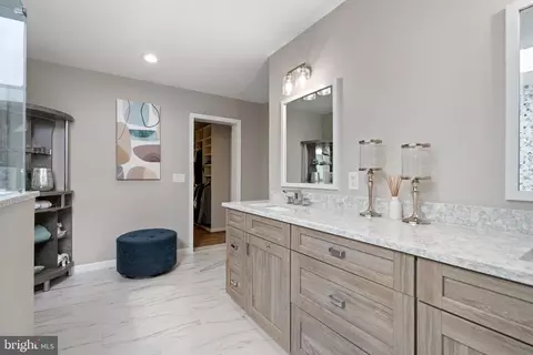 Bath - 4792 Maurine Ct, Gainesville, VA 20155 photo 3 of 8