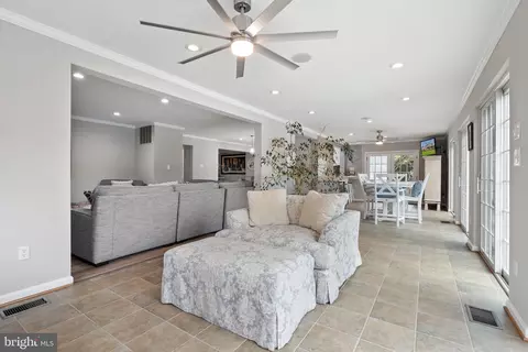 Entry Way - 4792 Maurine Ct, Gainesville, VA 20155 photo 6 of 11