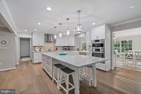 Kitchen - 4792 Maurine Ct, Gainesville, VA 20155 photo 4 of 7