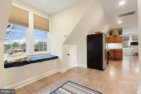 Entry Way - 4792 Maurine Ct, Gainesville, VA 20155 photo 10 of 11