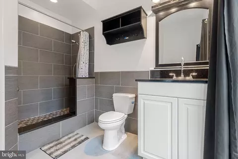 Bath - 4792 Maurine Ct, Gainesville, VA 20155 photo 7 of 8