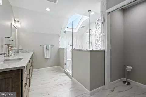 Bath - 4792 Maurine Ct, Gainesville, VA 20155 photo 1 of 8