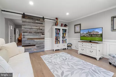 Entry Way - 4792 Maurine Ct, Gainesville, VA 20155 photo 4 of 11