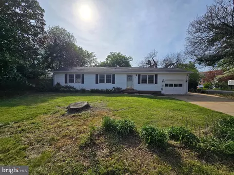 6691 Fayette St, Haymarket, VA 20169
