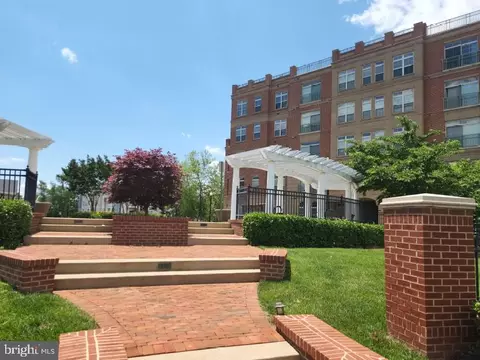 680 Watermans Dr #405, Woodbridge, VA 22191