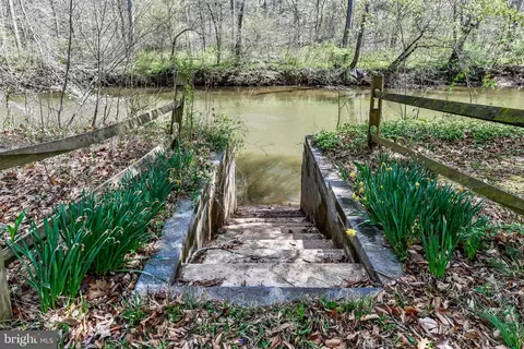 7809 Lake Dr, Manassas, VA 20111