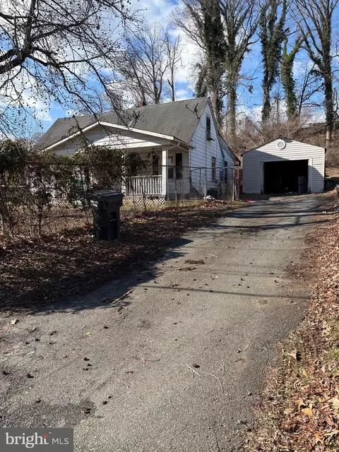 18516 Old Triangle Rd, Triangle, VA 22172