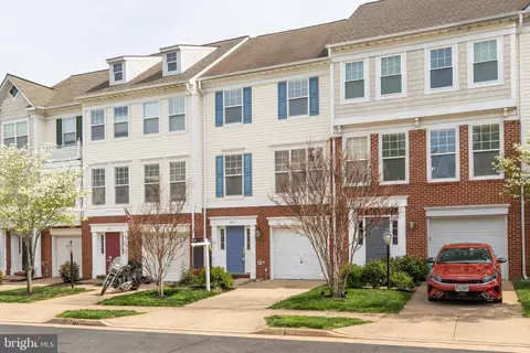 8114 Rainwater Cir, Manassas, VA 20111