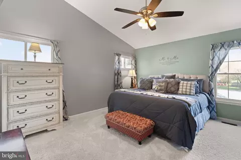 Bedroom - 18846 Beaten Path Ct, Triangle, VA 22172 photo 1 of 12