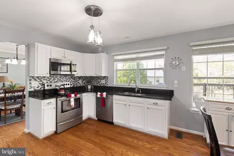 Kitchen - 18846 Beaten Path Ct, Triangle, VA 22172 photo 1 of 5