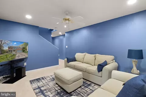 Entry Way - 18846 Beaten Path Ct, Triangle, VA 22172 photo 5 of 7