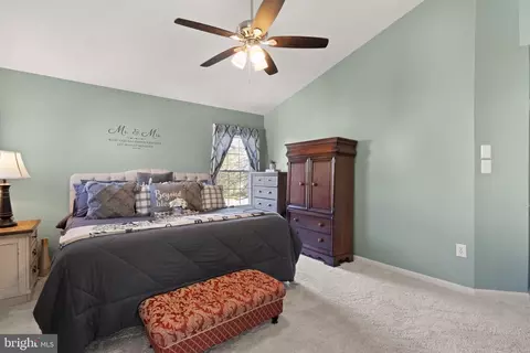 Bedroom - 18846 Beaten Path Ct, Triangle, VA 22172 photo 2 of 12