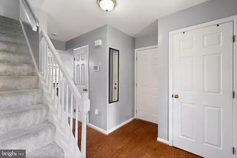 Entry Way - 18846 Beaten Path Ct, Triangle, VA 22172 photo 2 of 7